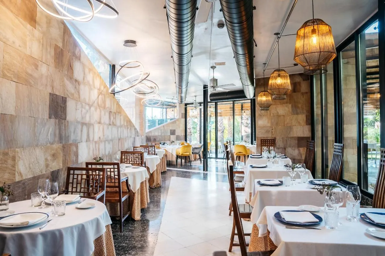 Hotel Boutique Mas Passamaner La Selva del Camp 5*,